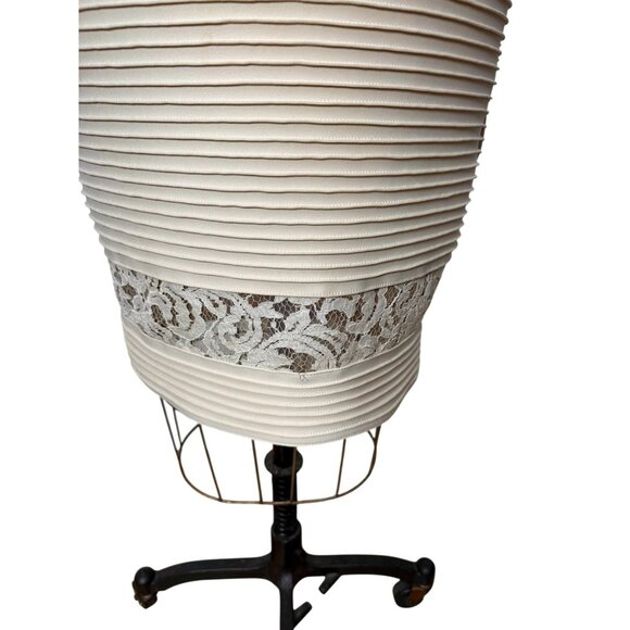 Vintage bodycon dress by Tadashi Shoji with lace bodice and back Size M - Picture 2 of 8